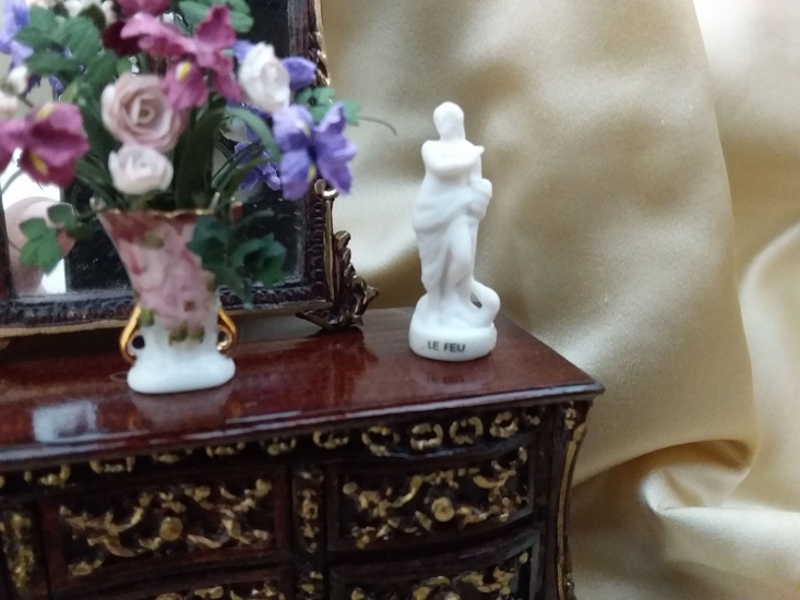 Miniature Dollhouse 1/12th Scale Statue of Goddess - Click Image to Close