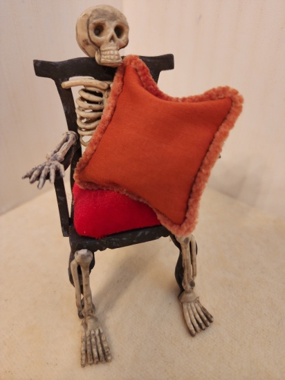 Miniature Dollhouse 1/12th Scale Halloween Pillow w/ Skeleton - Click Image to Close