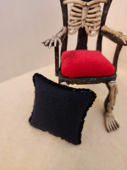 Miniature Dollhouse 1/12th Scale Halloween Trick or Treat Pillow - Click Image to Close